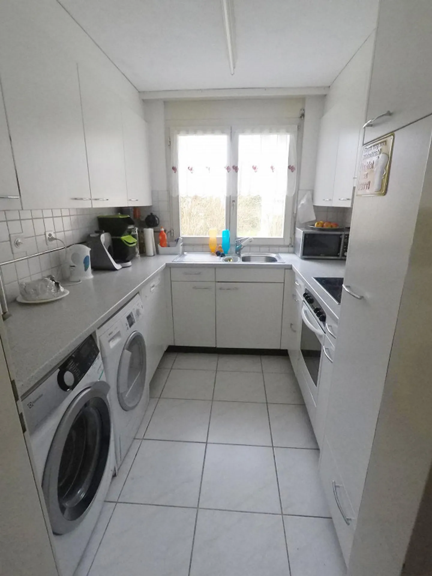 Appartamento tranquillo di 4,5 stanze al piano terra con patio - Foto 4 di 14