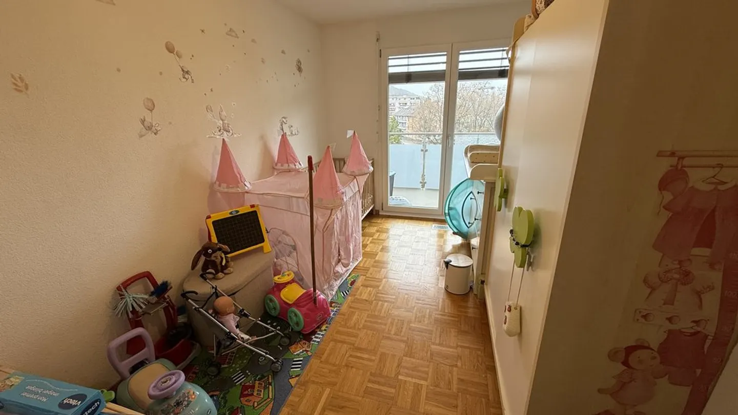 Spacious 4.5 Room Apartment - Photo 9 of 9