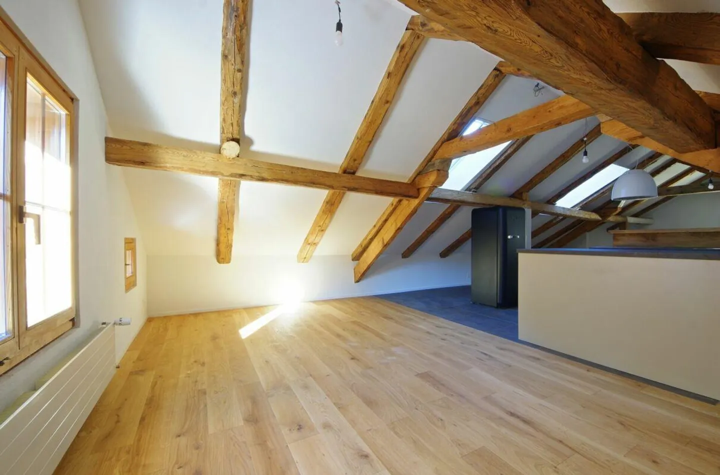 2.5-CHAMBRES - APPARTEMENT SOUS LES TOITS - PREMIÈRE LOCATION - Photo 3 sur 6