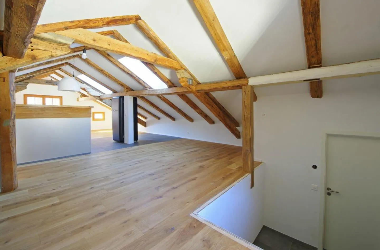 2.5-CHAMBRES - APPARTEMENT SOUS LES TOITS - PREMIÈRE LOCATION - Photo 4 sur 6