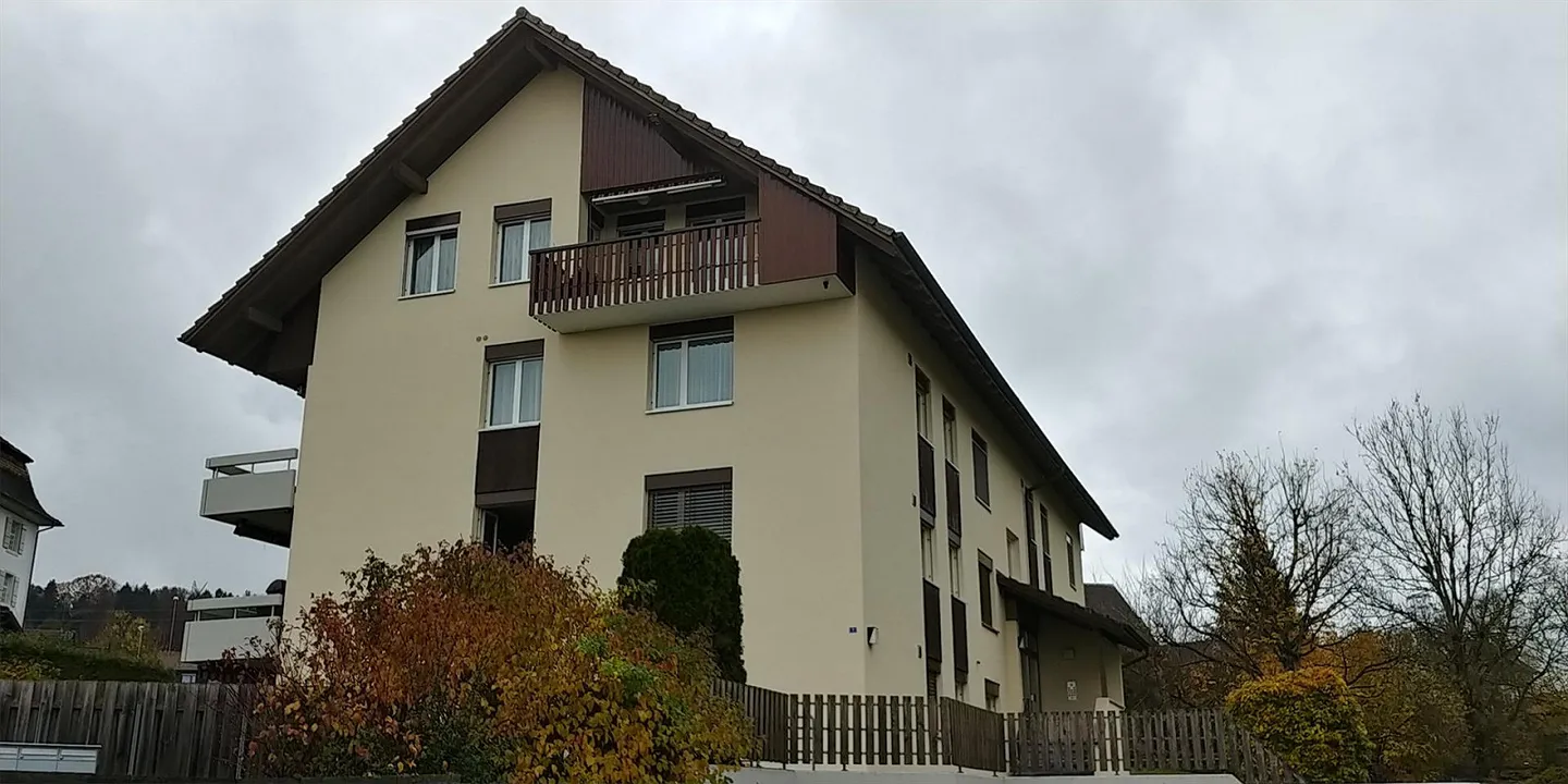 Appartamento tranquillo di 4,5 stanze al piano terra con patio - Foto 10 di 14