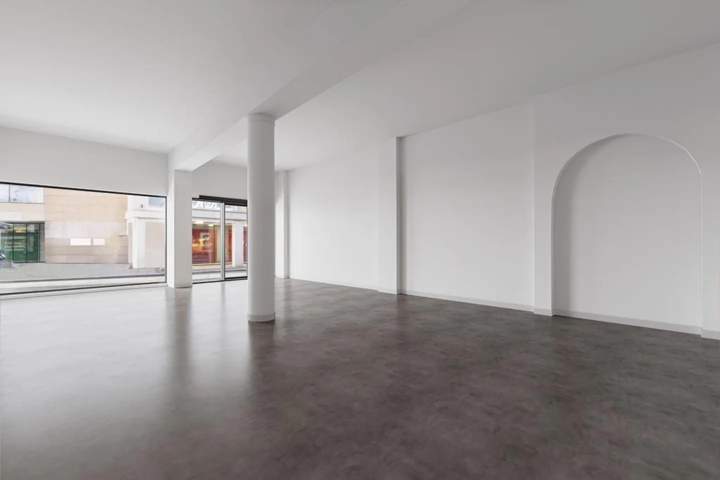 Remarkable location for your business activity - Photo 1 of 6