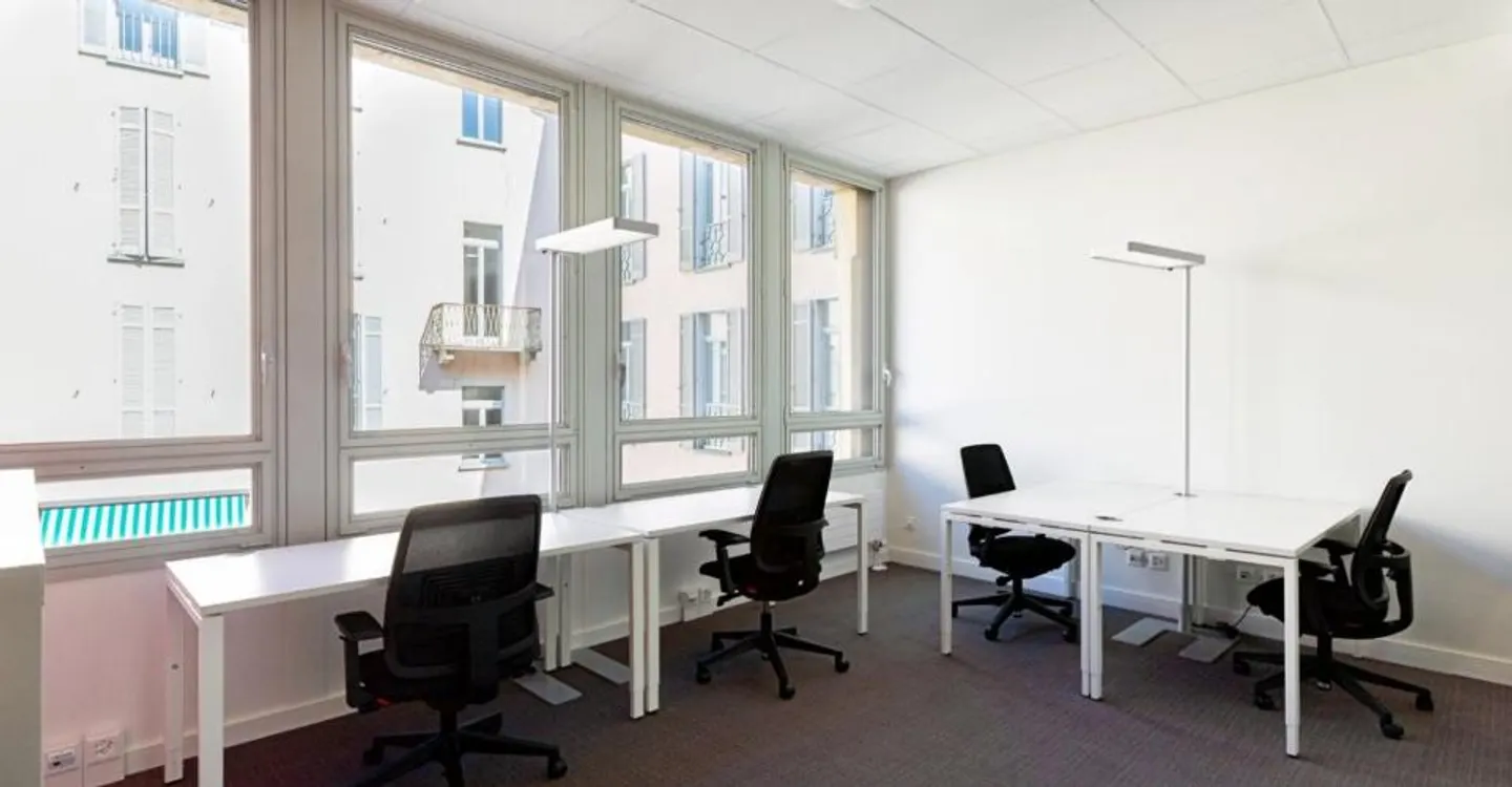 Bureau tout compris pour 5 à Regus Quartiere Maghetti - Photo 1 sur 8