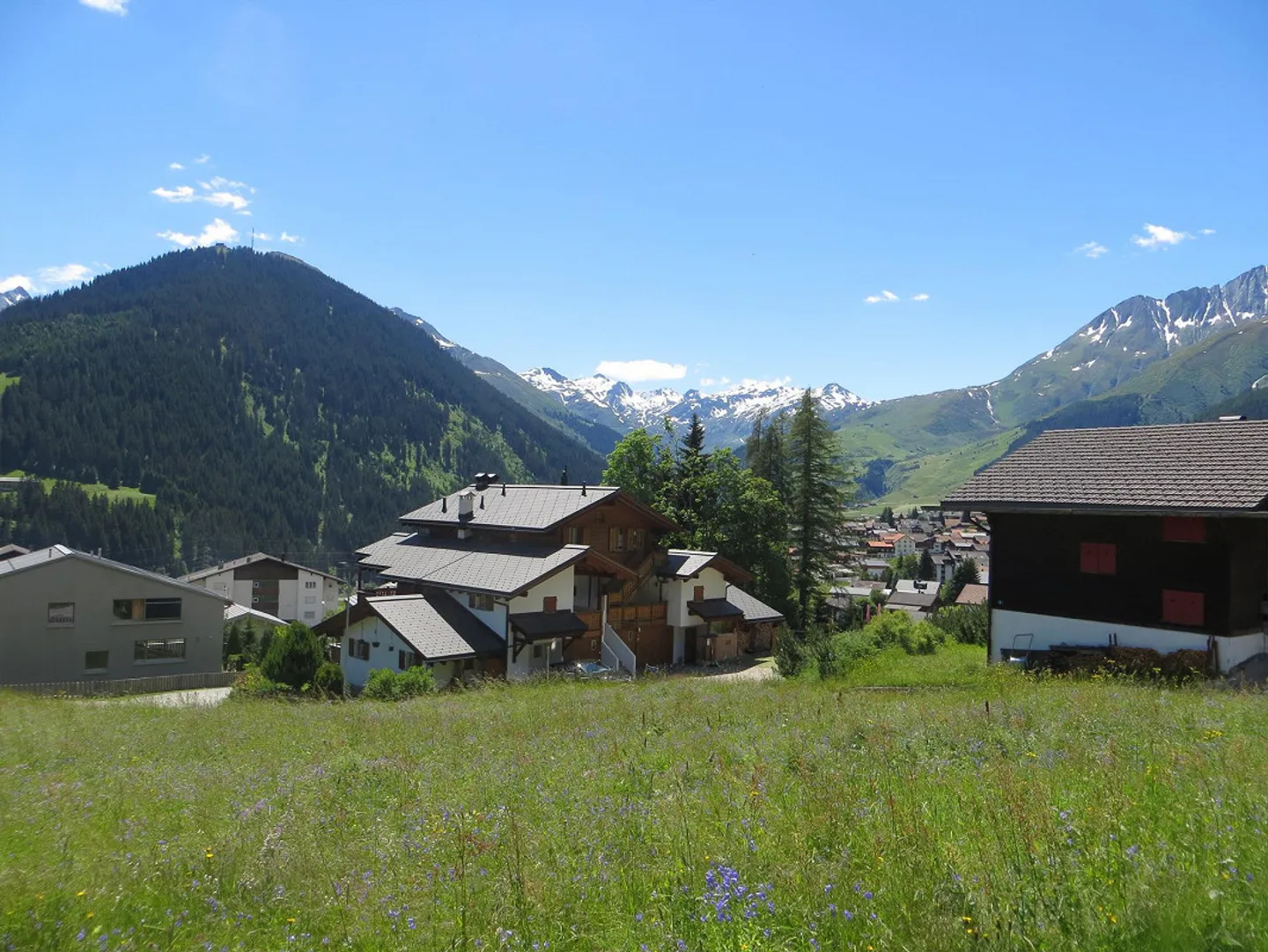 Building plot with free and sunny mountain view - Photo 1 of 6