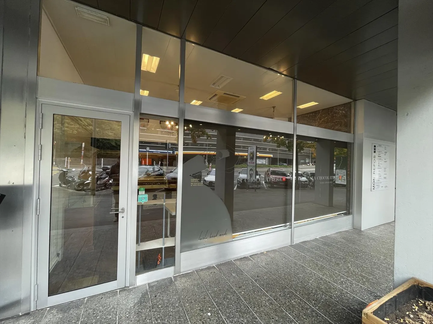 Commercial 2 rooms - Photo 1 of 7