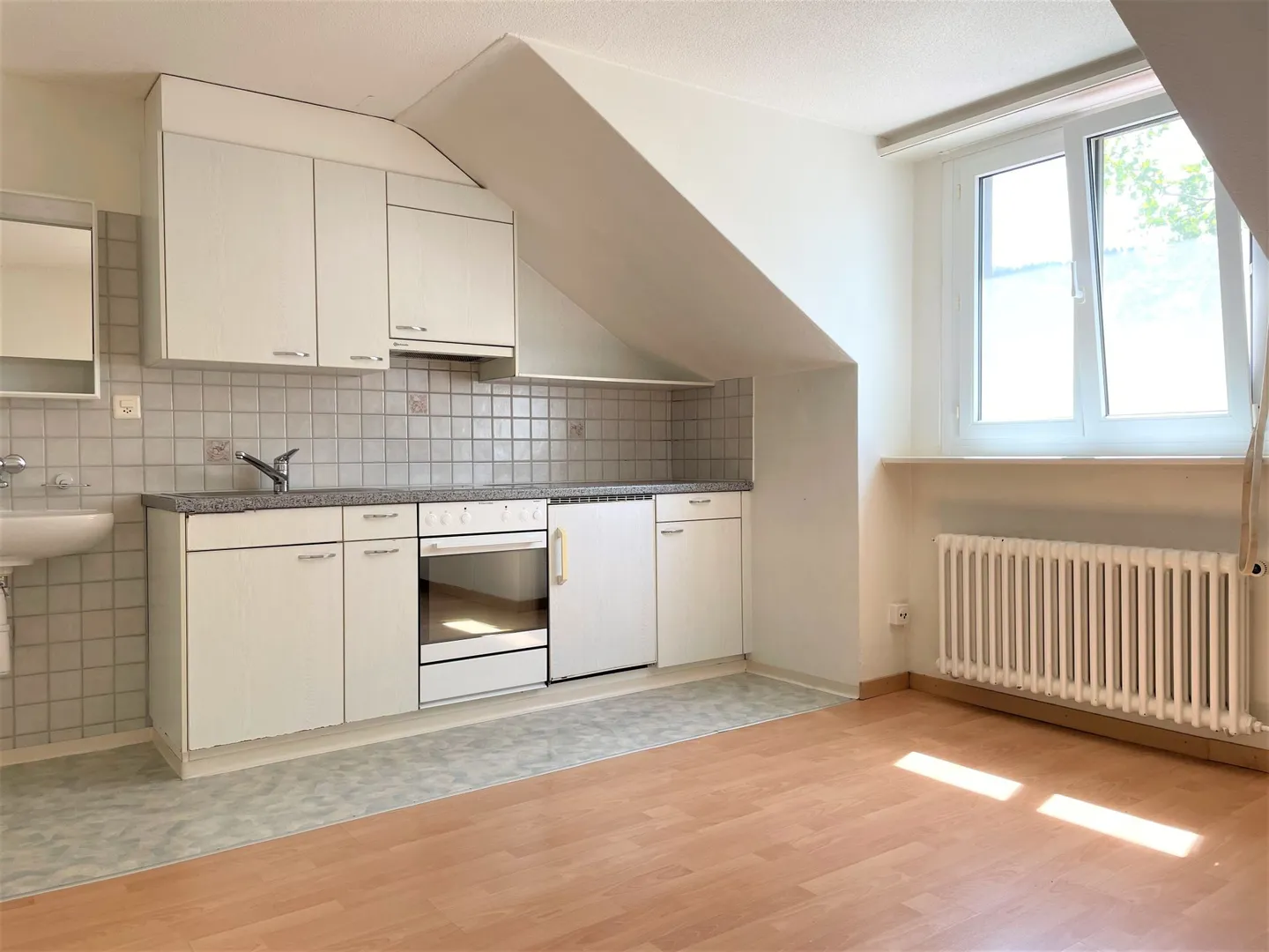 NUOVO! - Appartamento vicino al centro, con cucina aperta e ampio spazio di stoccaggio! - Foto 2 di 10