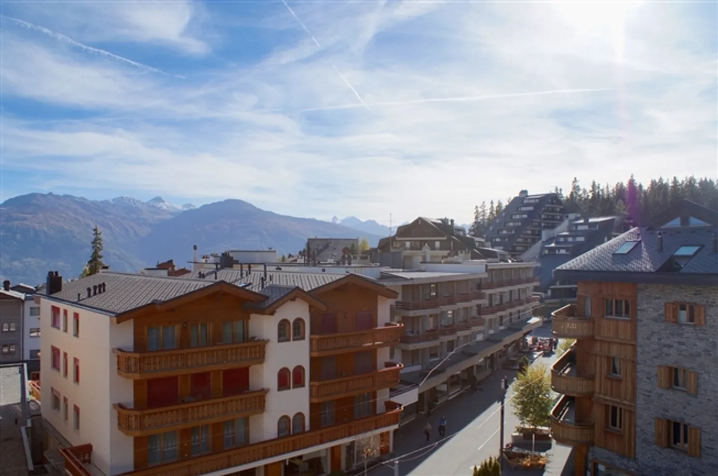 LOC 107 - ZODIAC - Photo 2 of 17