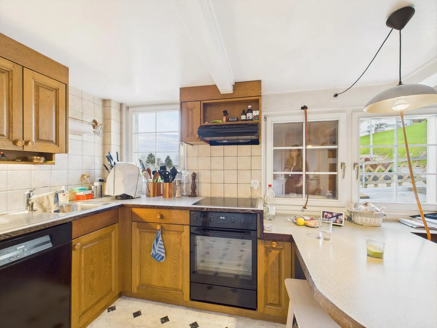 Maison duplex spacieuse de 7,5 pièces avec jardin à Niederteufen - Photo 4 sur 12