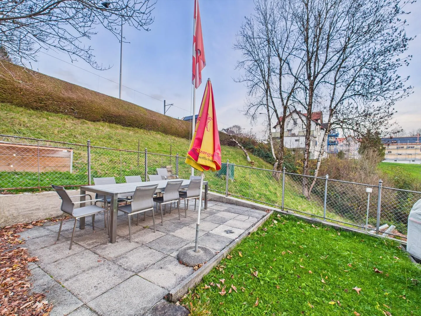 Maison duplex spacieuse de 7,5 pièces avec jardin à Niederteufen - Photo 10 sur 12