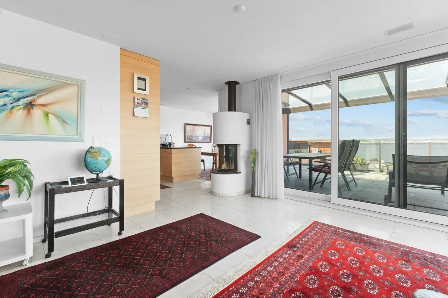 Moderno attico con fantastica vista lago e montagna - Foto 3 di 12