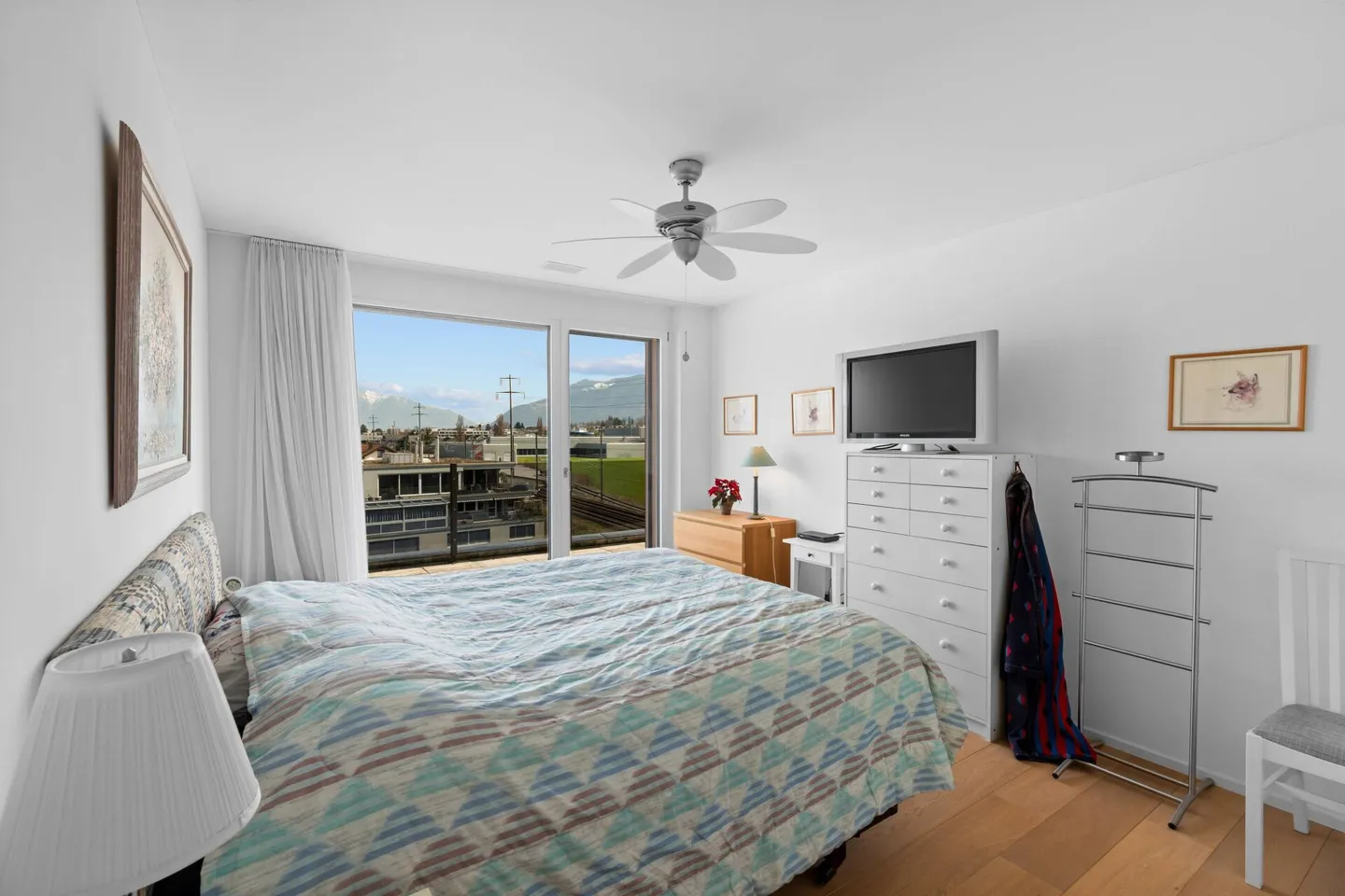 Moderno attico con fantastica vista lago e montagna - Foto 6 di 12