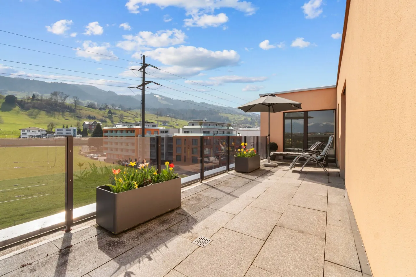 Moderno attico con fantastica vista lago e montagna - Foto 11 di 12