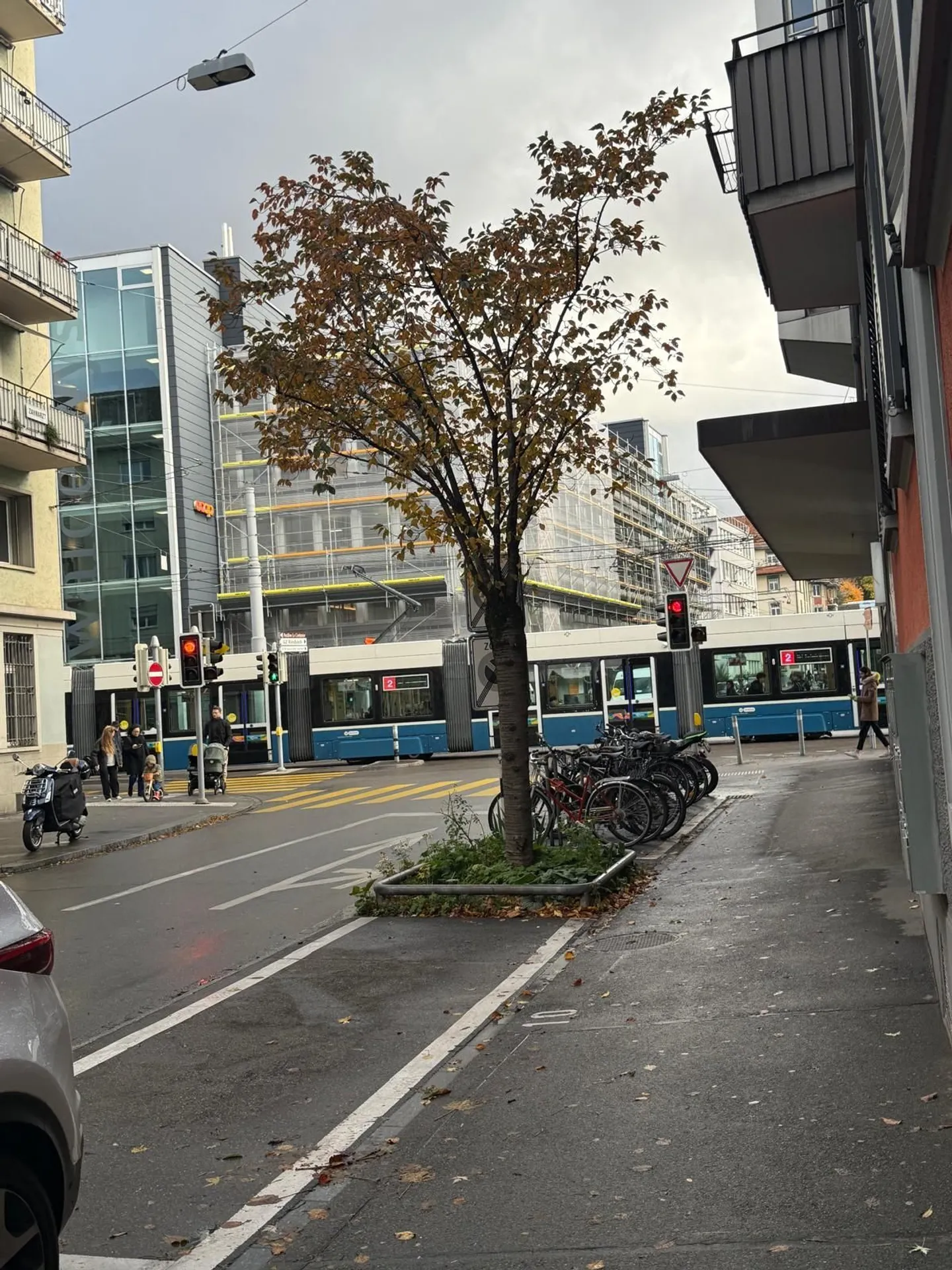 Spazio di lavoro elegante a Zurigo - Foto 2 di 5