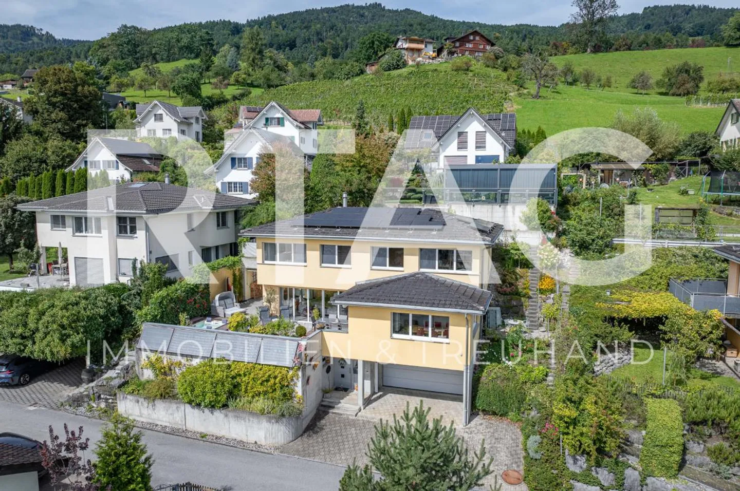 Charmantes Einfamilienhaus mit Aussicht - Foto 1 von 12