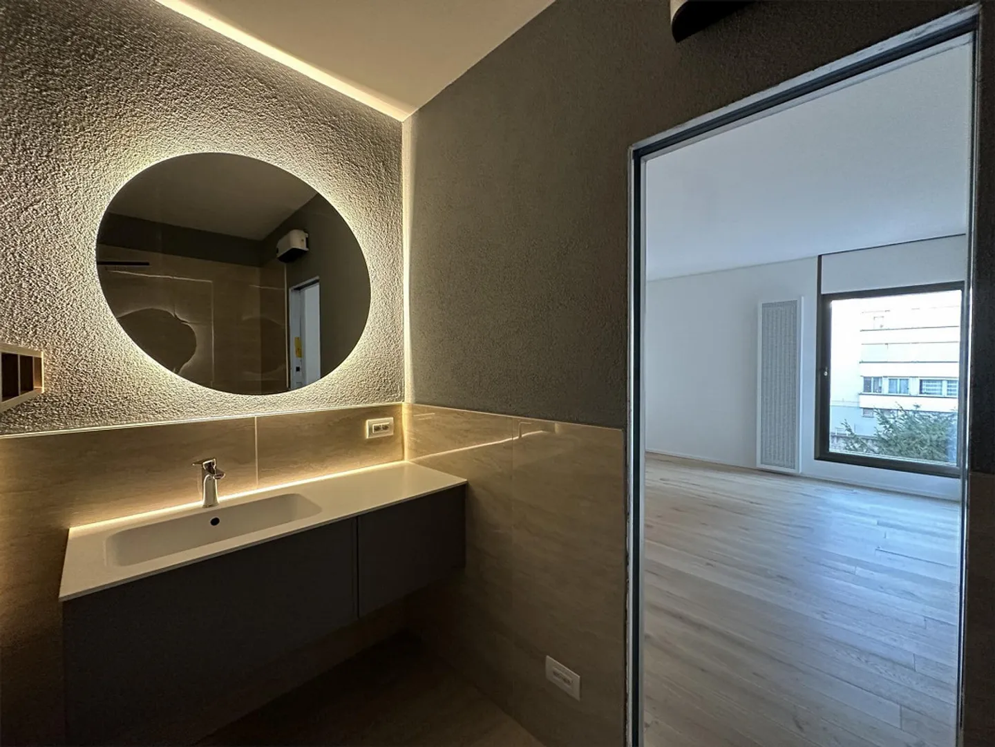 FOR SALE BEAUTIFUL APARTMENT IN CASSARATE - Photo 8 of 13