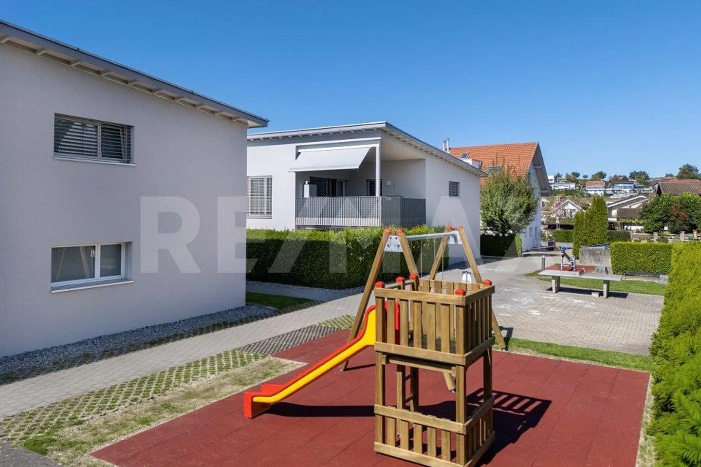 Pacchetto residenziale con due case multifamiliari affittate - Foto 3 di 13