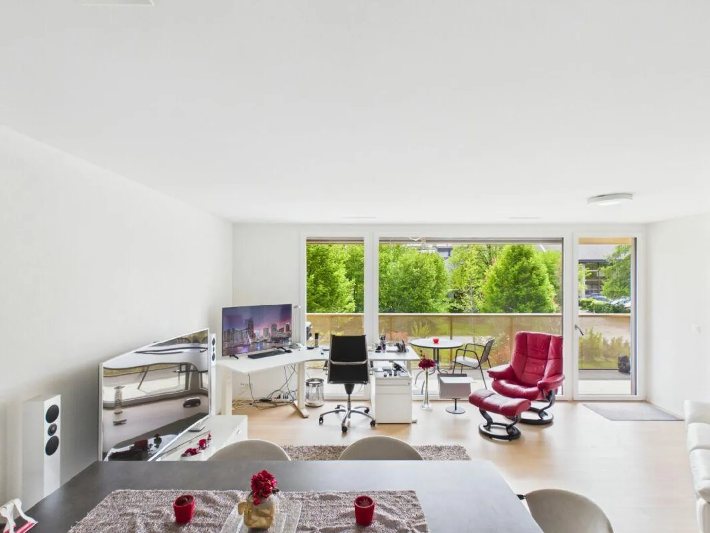 Elegante appartamento di 2,5 stanze con balcone e vista sul verde - Foto 5 di 14