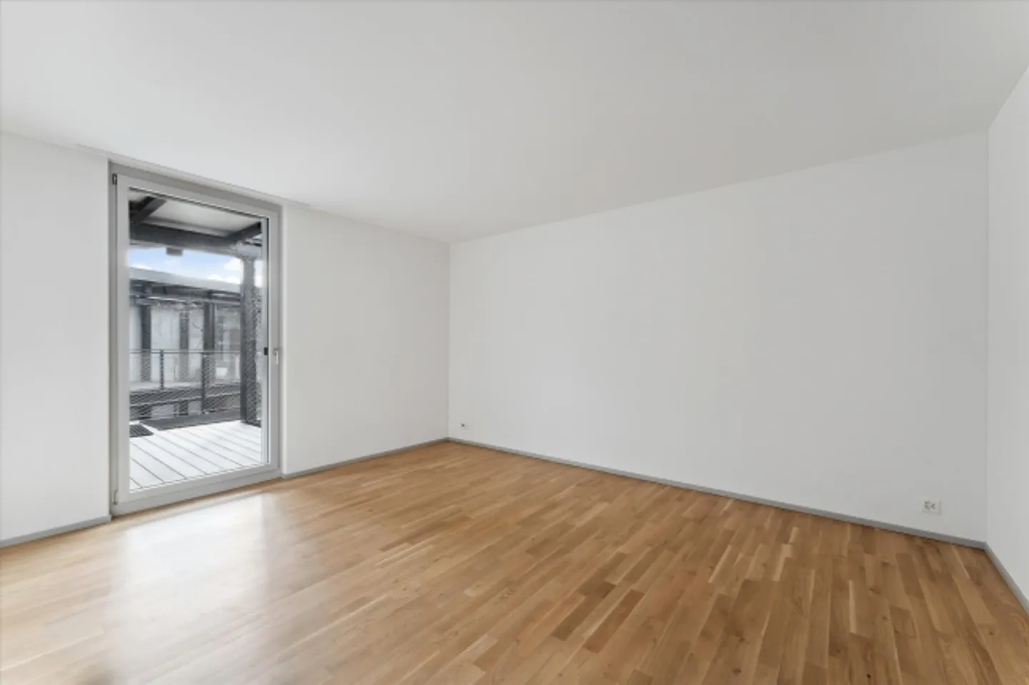 Modern apartment in the best location by the train station - Photo 7 of 9