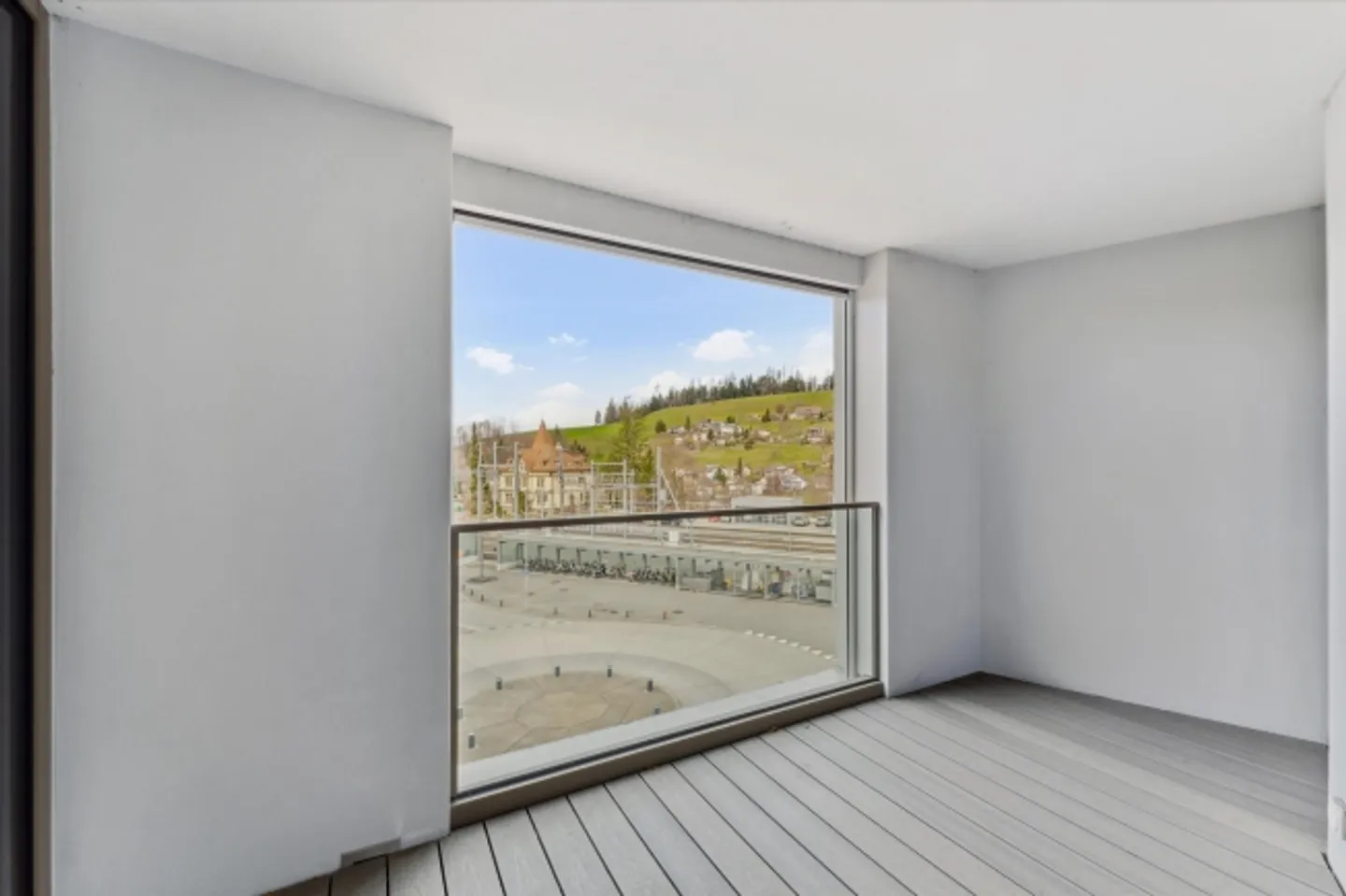 Modern apartment in the best location by the train station - Photo 8 of 9