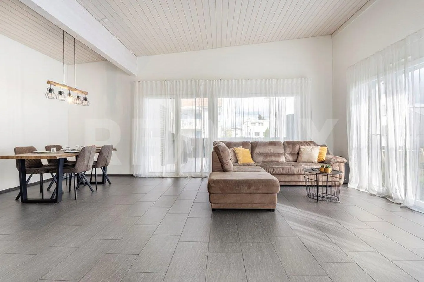 Pacchetto residenziale con due case multifamiliari affittate - Foto 7 di 13