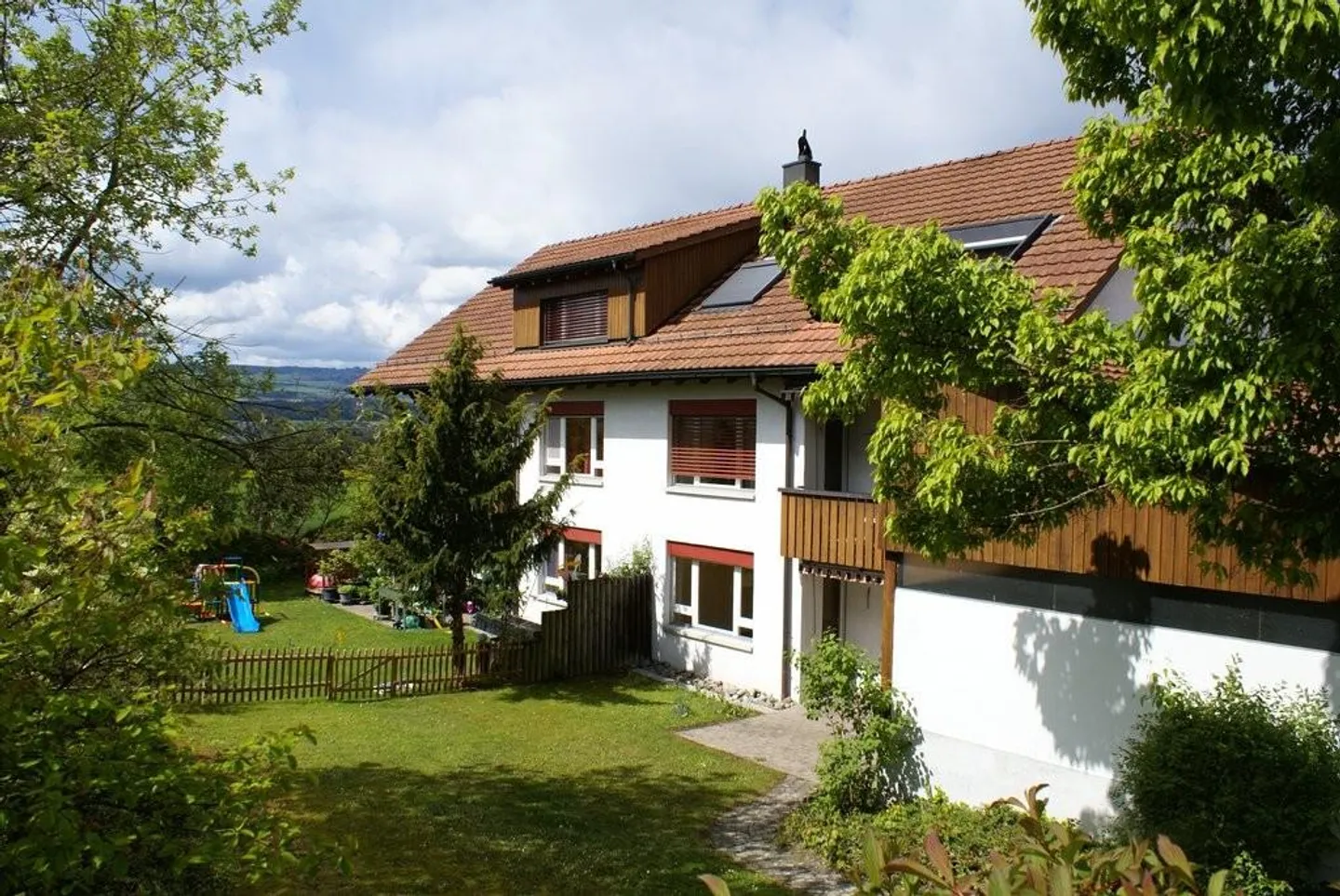 Appartement spacieux de 4,5 pièces avec vue - Photo 2 sur 11