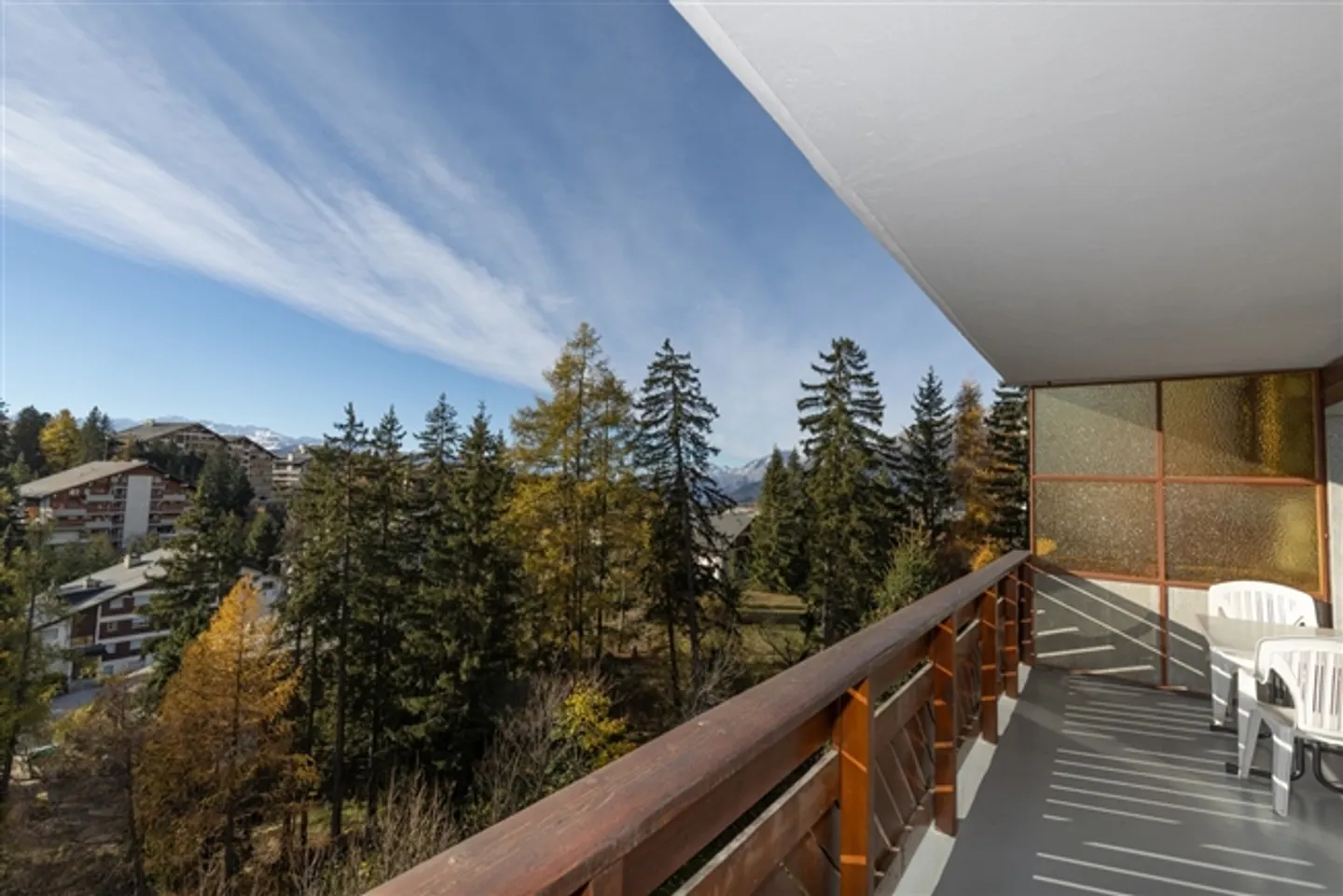 LOC 219 - AMBASSADOR A - Photo 4 of 11