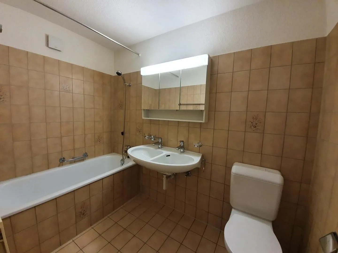 Appartement spacieux de 4,5 pièces avec vue - Photo 4 sur 11
