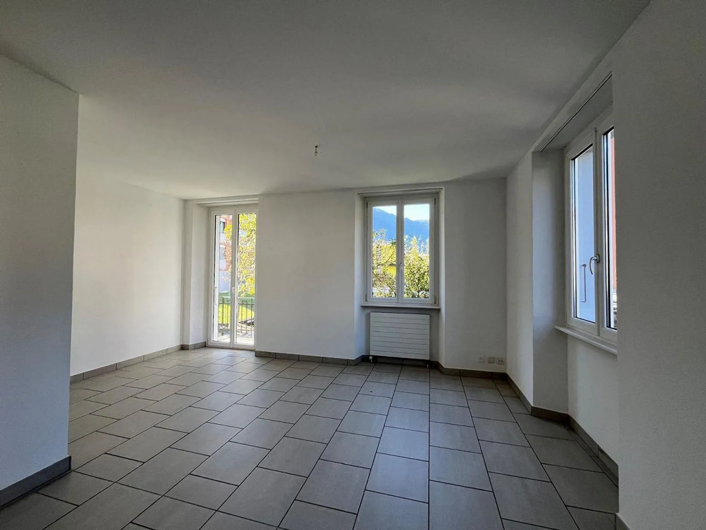 4-room apartment in a semi-detached house - Photo 1 of 5