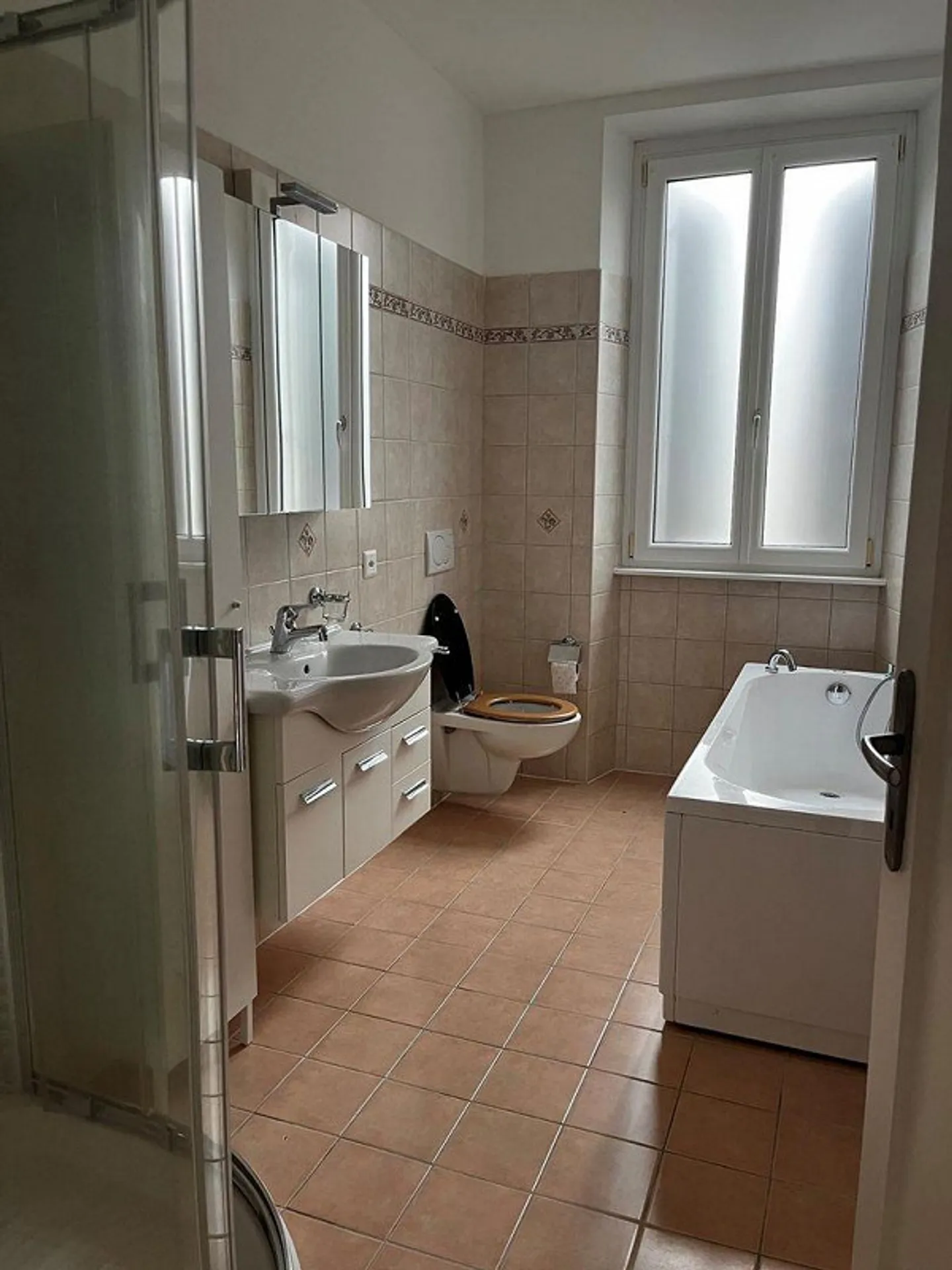 4-room apartment in a semi-detached house - Photo 4 of 5