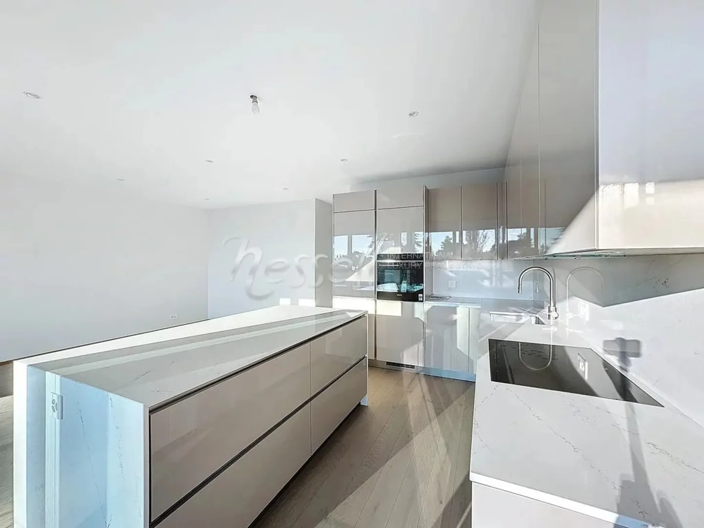 Luxury Apartment with Terrace - Photo 2 of 18