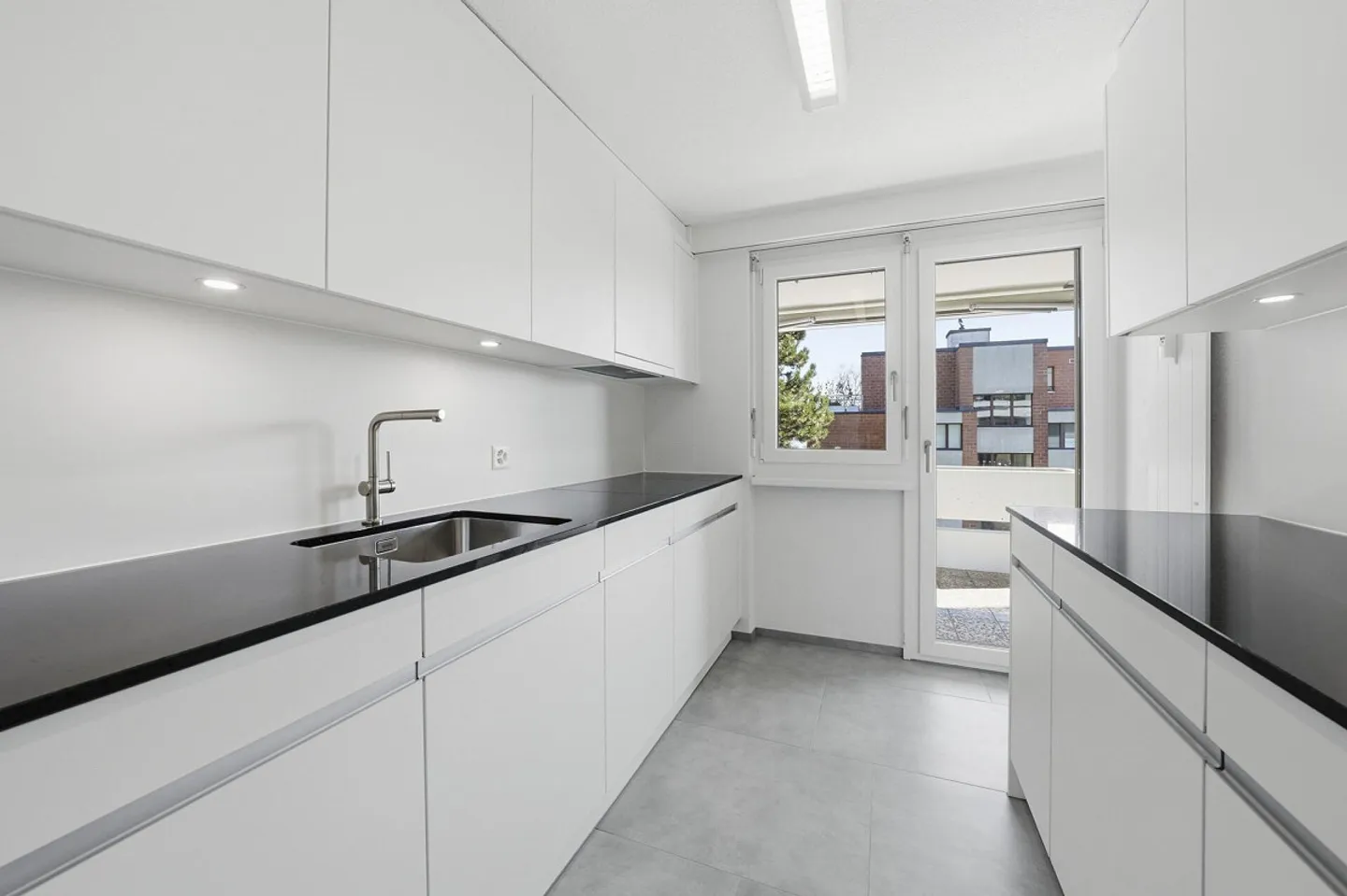 Spacious 4.5-room apartment in a dream location directly on Lake Constance - Photo 4 of 13