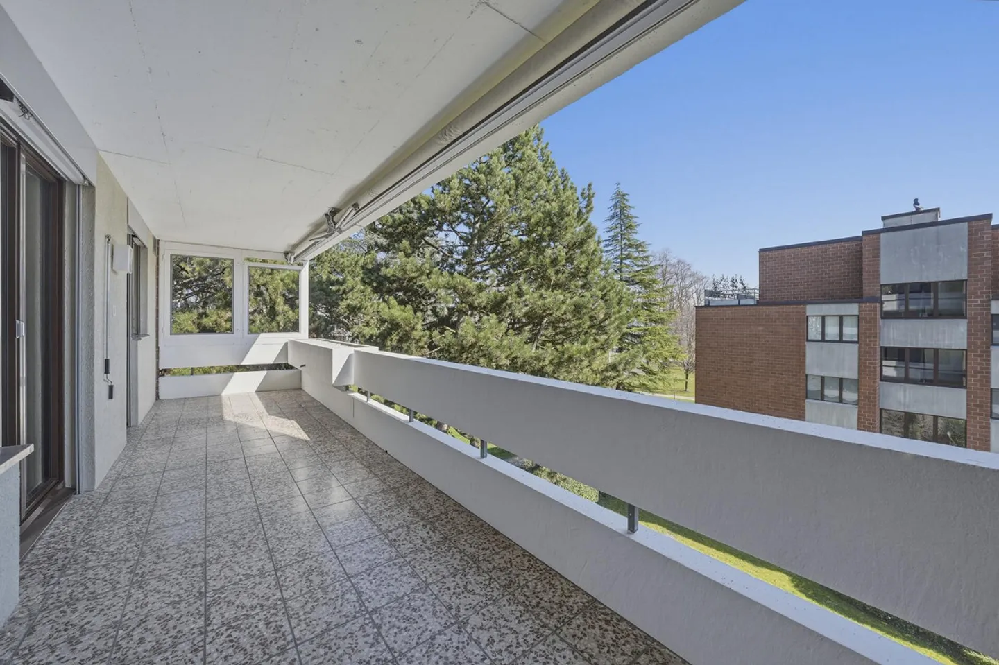 Spacious 4.5-room apartment in a dream location directly on Lake Constance - Photo 12 of 13