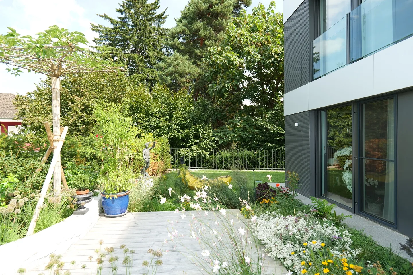 Vie spacieuse dans un bel emplacement à Binningen - Photo 1 sur 14