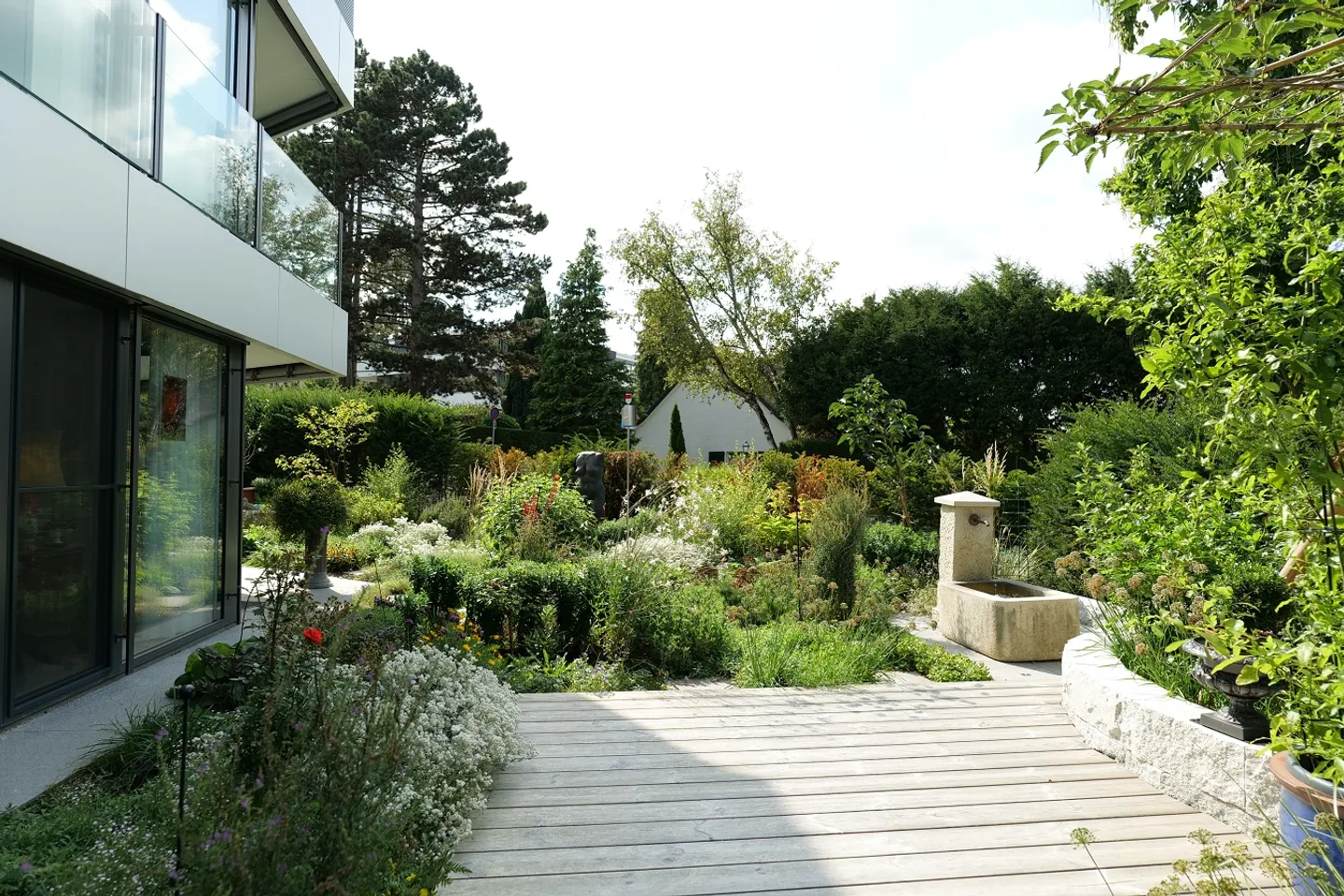 Vie spacieuse dans un bel emplacement à Binningen - Photo 2 sur 14