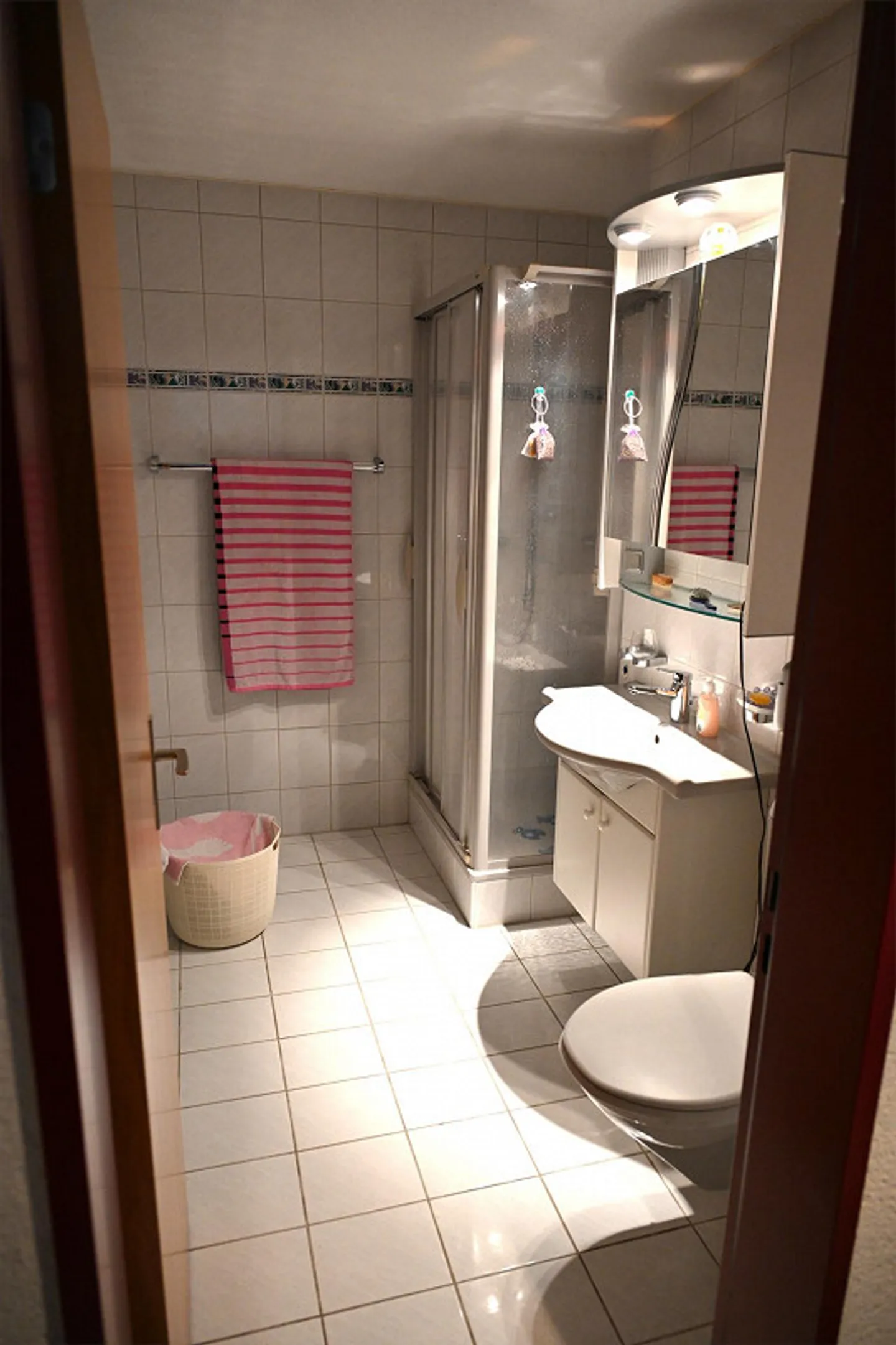 Living like in a single-family home – spacious, bright, and close to nature - Photo 5 of 6