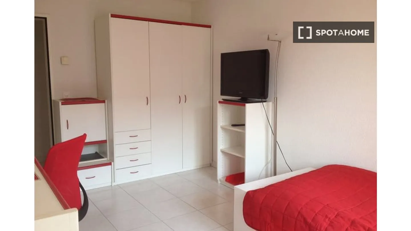 Discover, visit and rent your new home online with full confidence. - Photo 12 of 18