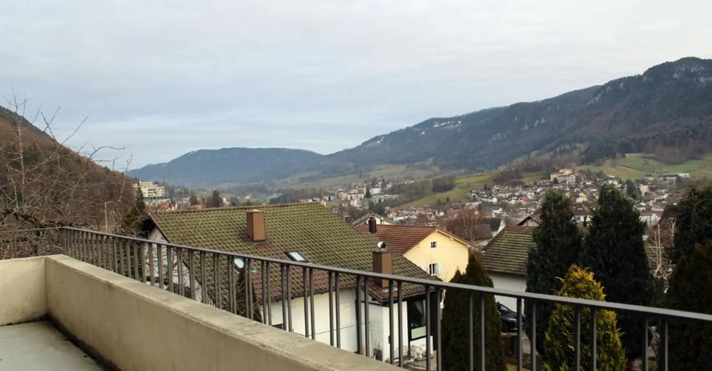 3,5-Zimmer-Wohnung im 1. Stock mit Balkon und Dachboden - Foto 7 von 11