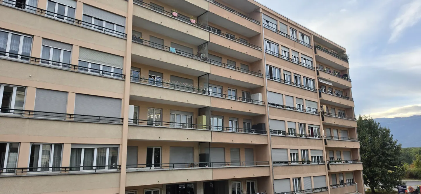 Pleasant 4.5 rooms in Meyrin with 2 balconies - Photo 7 of 7