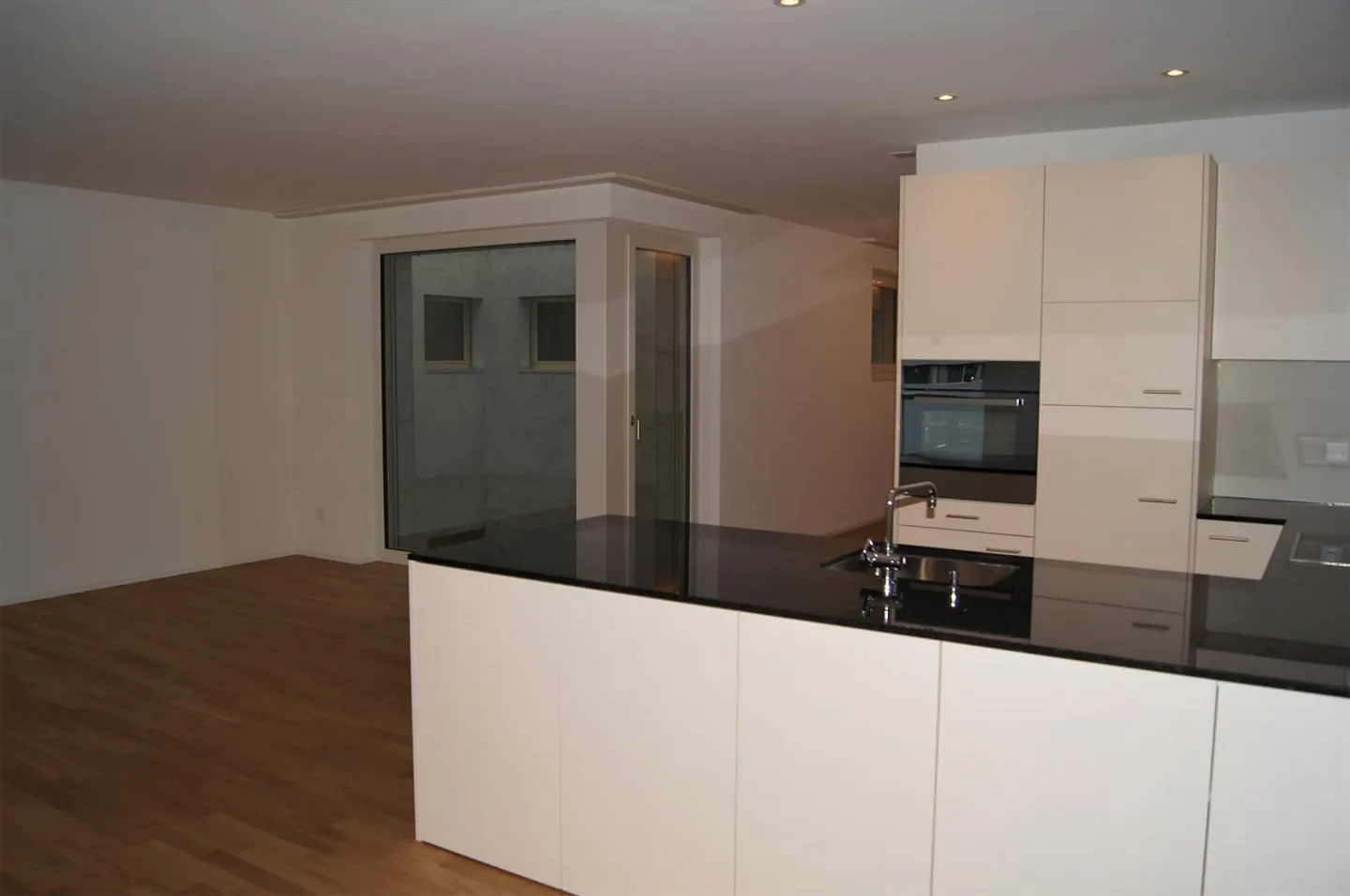 Large 3.5 Room Apartment 97m² - In the Center and Close to the Train Station - Photo 6 of 16