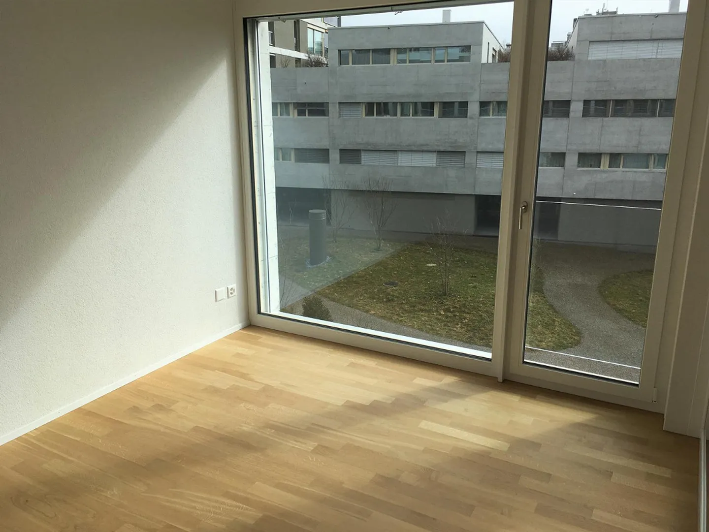 Large 3.5 Room Apartment 97m² - In the Center and Close to the Train Station - Photo 7 of 16