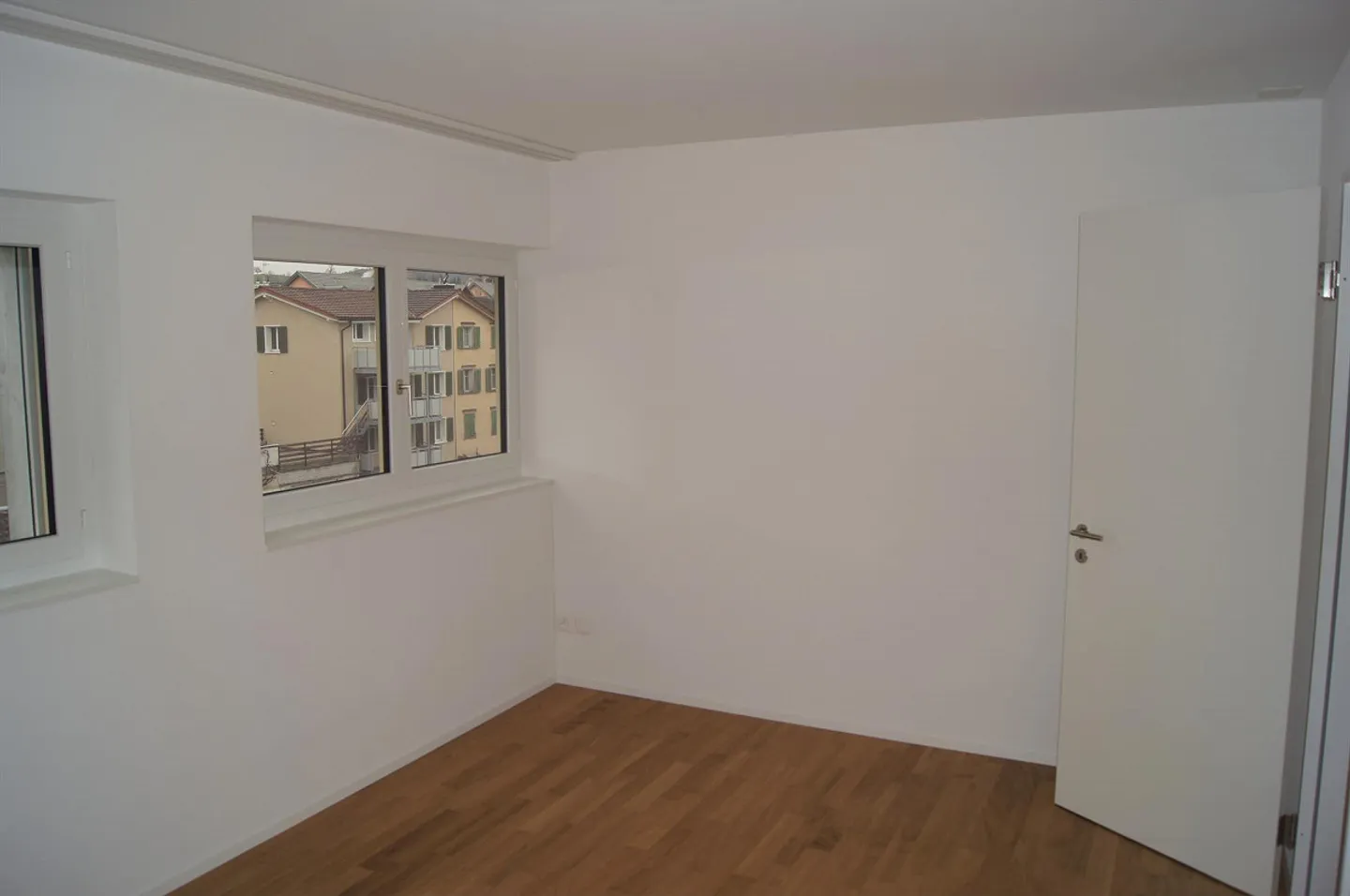 Large 3.5 Room Apartment 97m² - In the Center and Close to the Train Station - Photo 10 of 16
