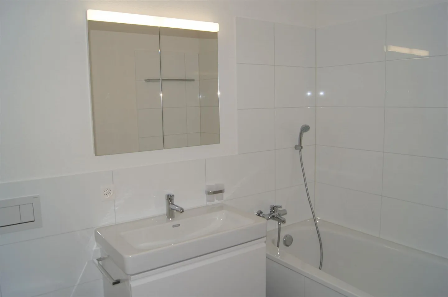 Large 3.5 Room Apartment 97m² - In the Center and Close to the Train Station - Photo 12 of 16