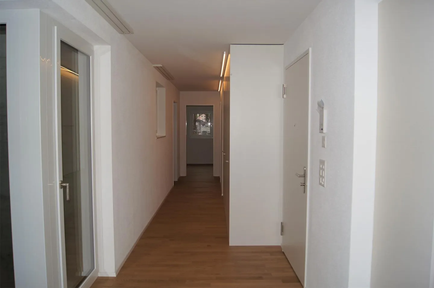 Large 3.5 Room Apartment 97m² - In the Center and Close to the Train Station - Photo 11 of 16