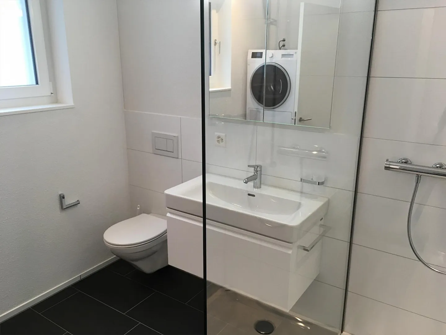 Large 3.5 Room Apartment 97m² - In the Center and Close to the Train Station - Photo 13 of 16