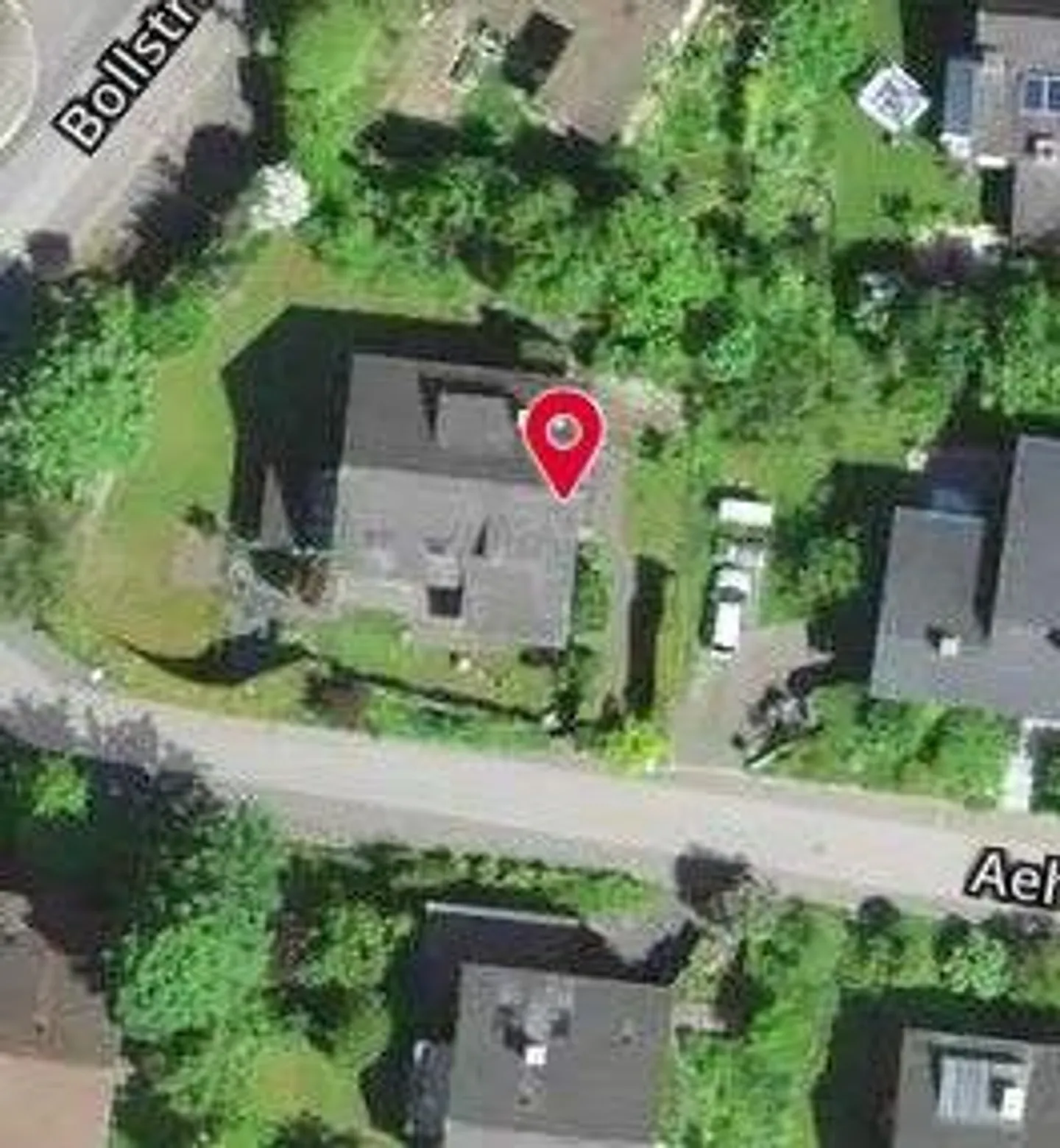 Single-family house with a separate apartment and garage - Photo 2 of 13