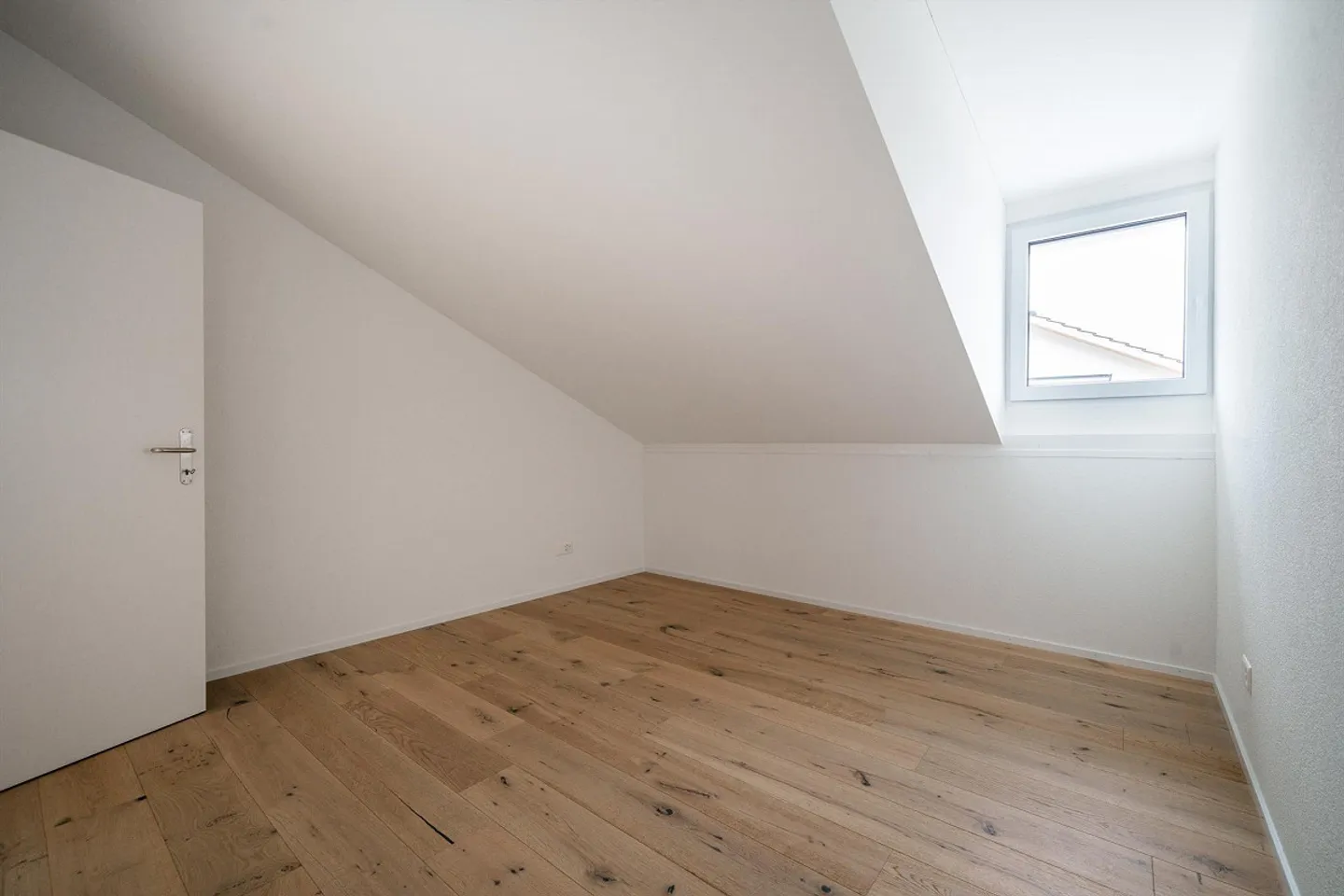 Appartamento attico nuovo di 2,5 stanze! Moderno, centrale e nel verde! - Foto 4 di 7