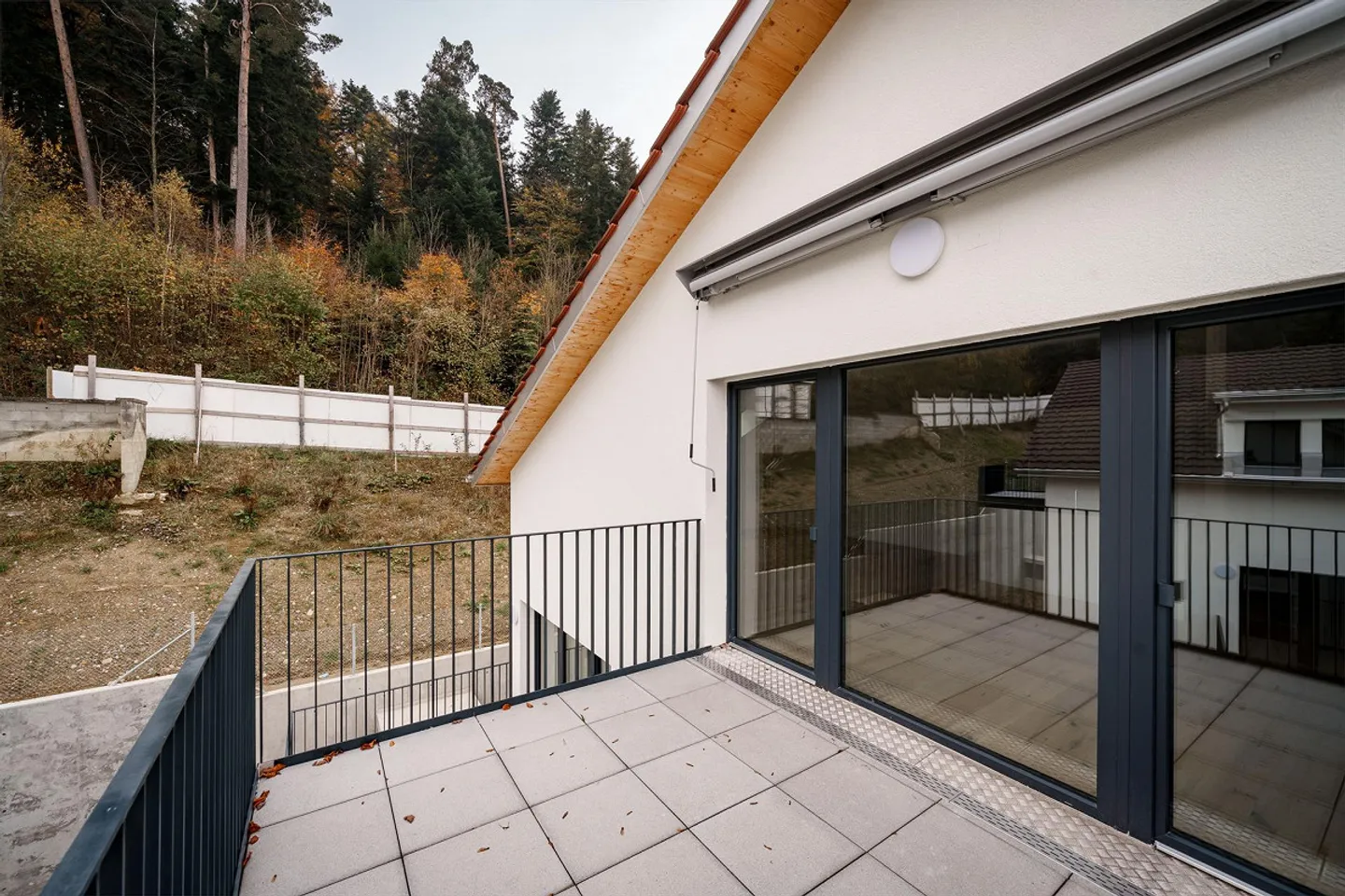 Appartamento attico nuovo di 2,5 stanze! Moderno, centrale e nel verde! - Foto 5 di 7