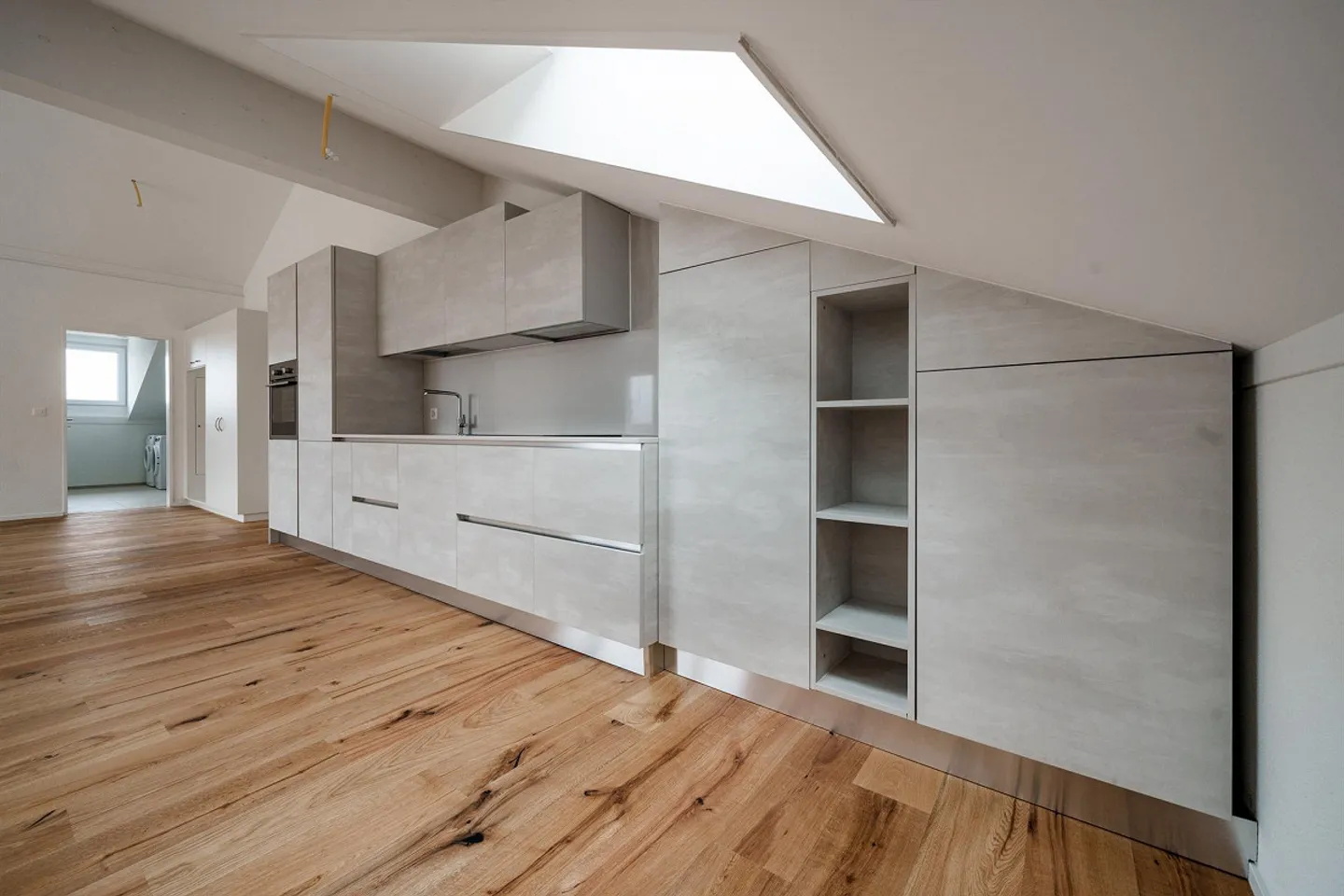 Appartamento attico nuovo di 2,5 stanze! Moderno, centrale e nel verde! - Foto 6 di 7