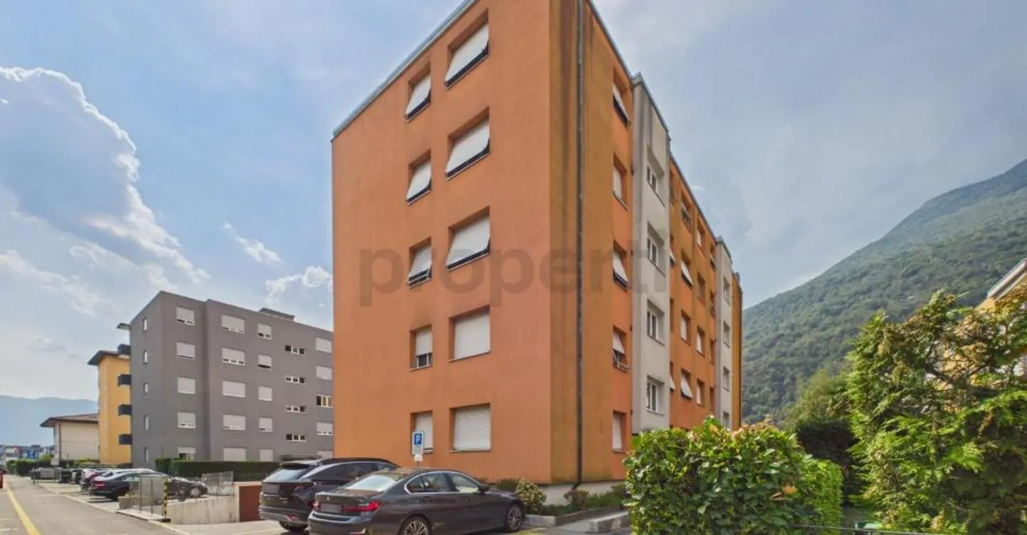 Élégant appartement rénové avec balcon - Foto 1 di 11
