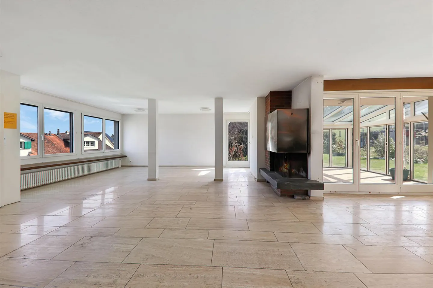 Detached 6.5-room single-family house in sunny southern location - Photo 4 of 16